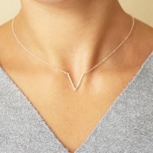 Metal V-shaped necklace Exquisite ladies short clavicle necklace necklace